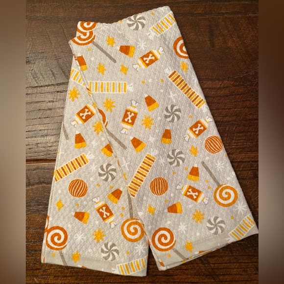 Halloween Candy Kitchen Towel Set By Martha Stewart, Candy Corn Kitchen Towels - Picture 2 of 11